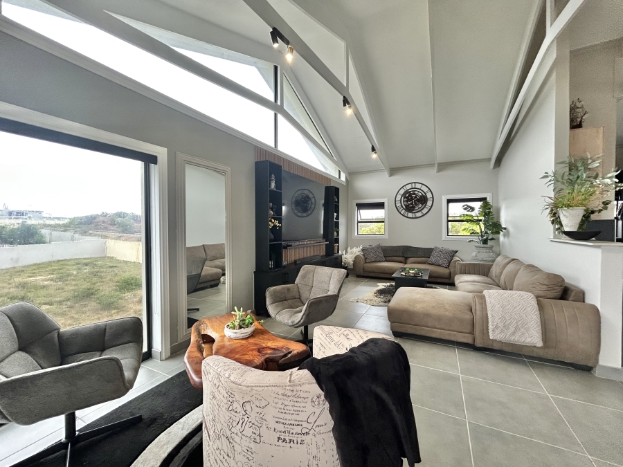 3 Bedroom Property for Sale in Wavecrest Eastern Cape